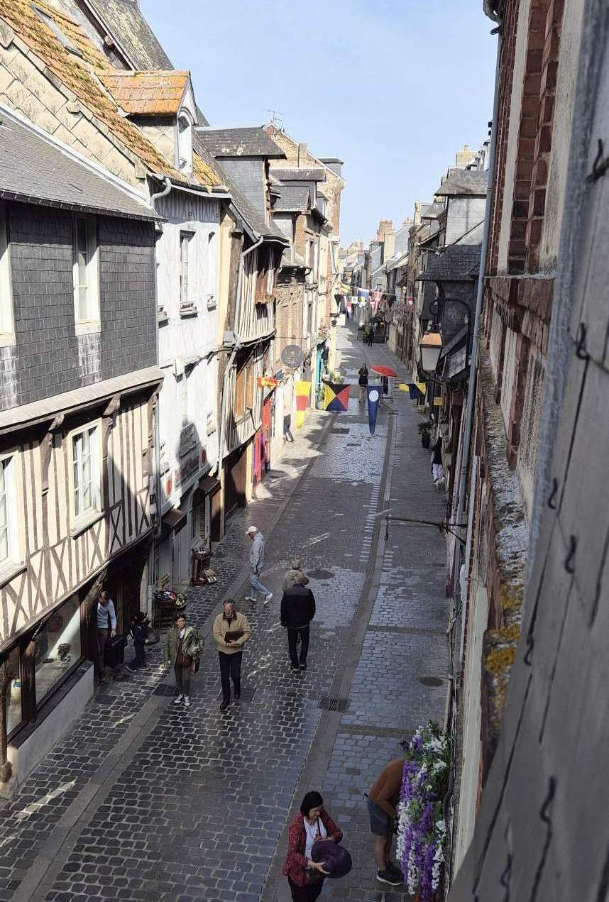Vue de la rue Haute à Honfleur